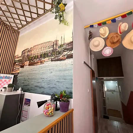 بيت شباب Crazy House *