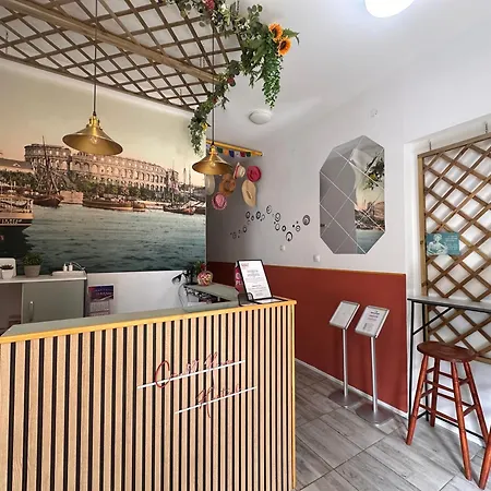 Crazy House بيت شباب بولا