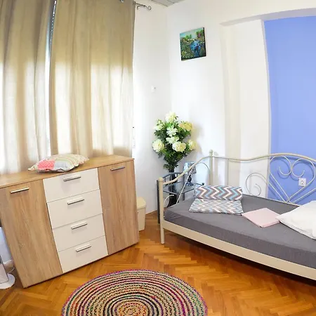 Hostel Sol Garden - With A Soul Pula