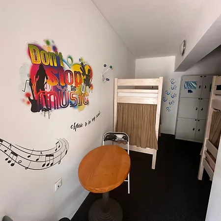 Hostel Crazy House *