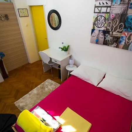 Crazy House Hostel *