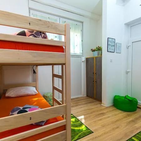 Crazy House Ostello *