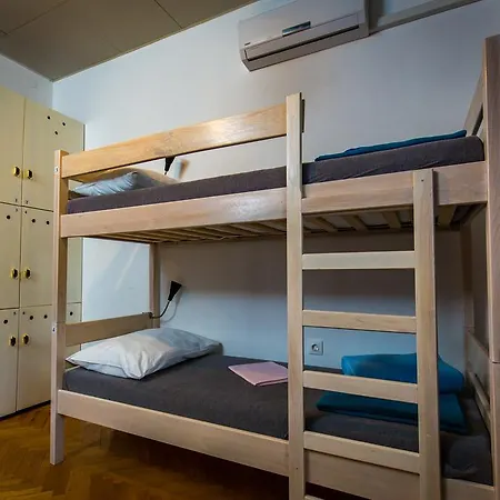Hostel Crazy House *