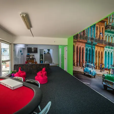 Crazy House Hostel *
