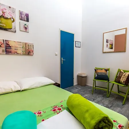 Hostel Sol Garden - With A Soul Pula